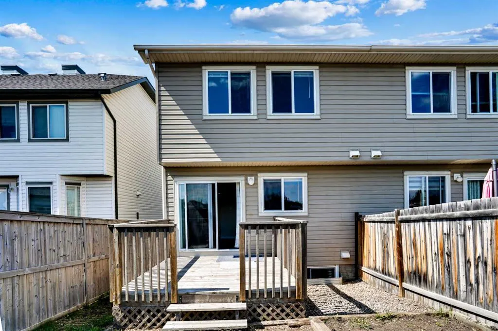 221 Elgin Meadows Park SE