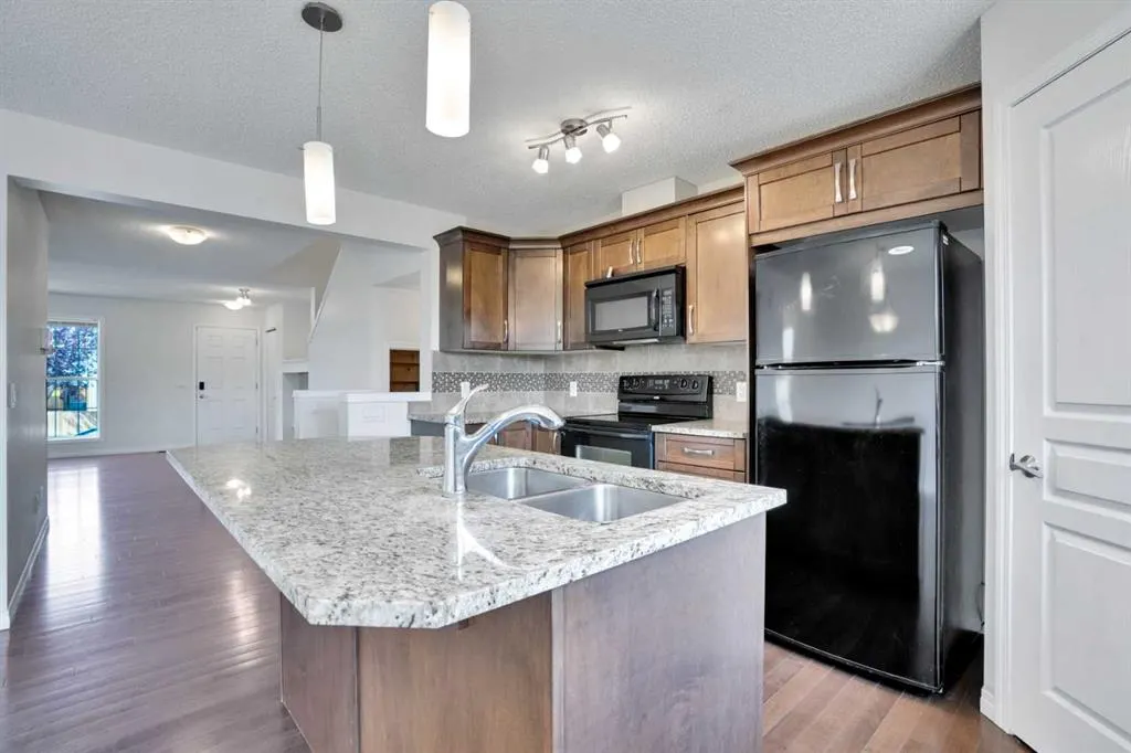 221 Elgin Meadows Park SE