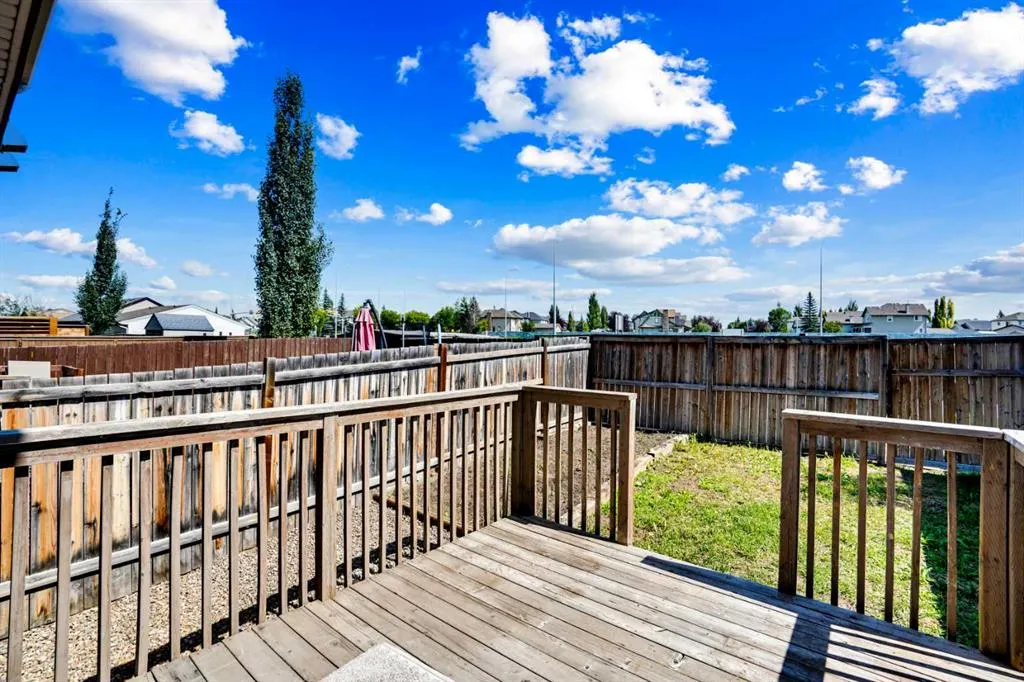 221 Elgin Meadows Park SE