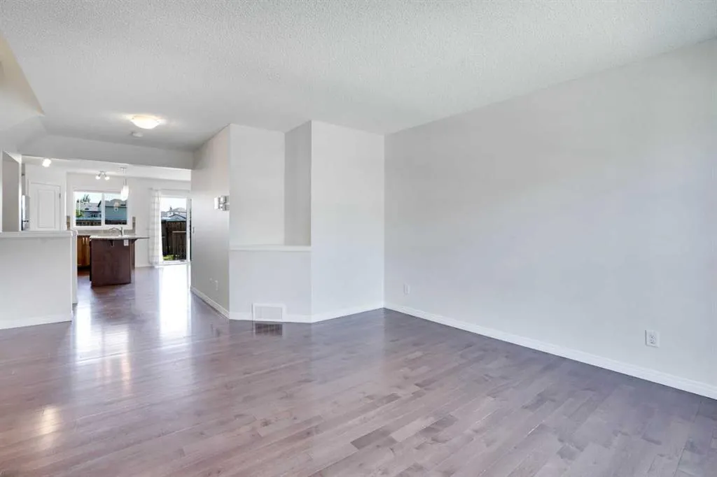 221 Elgin Meadows Park SE