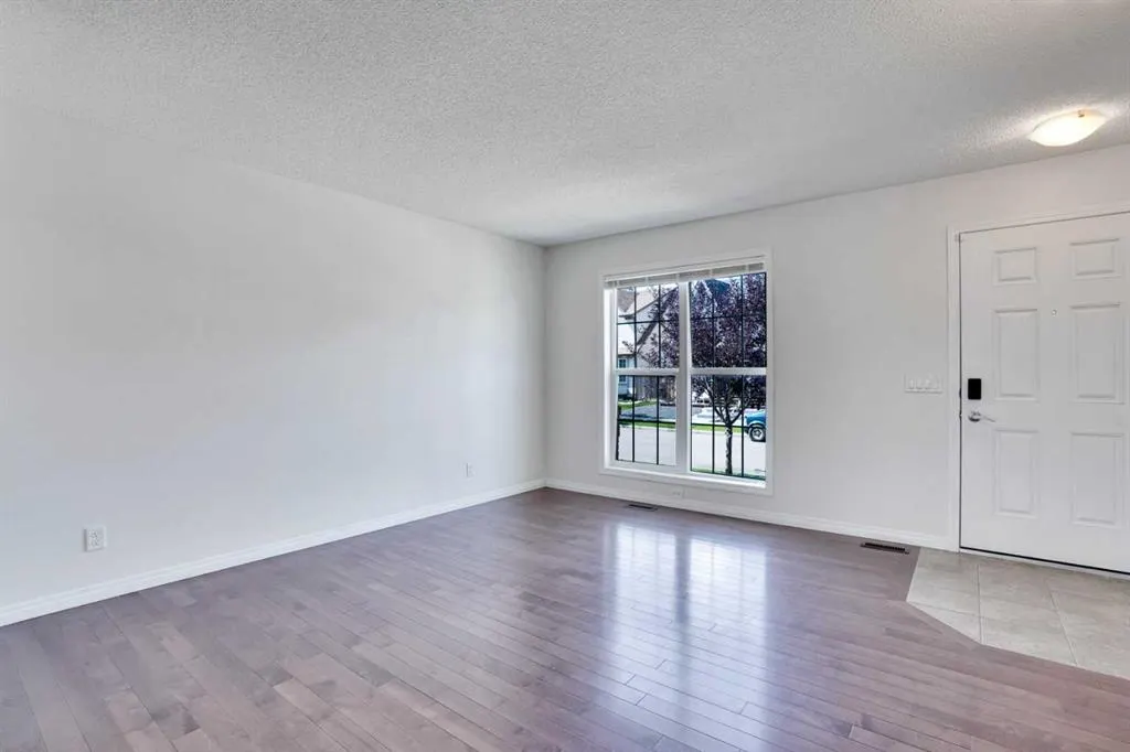 221 Elgin Meadows Park SE