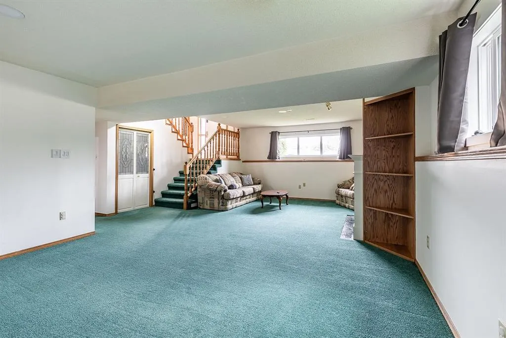 253 Sprague Way SE