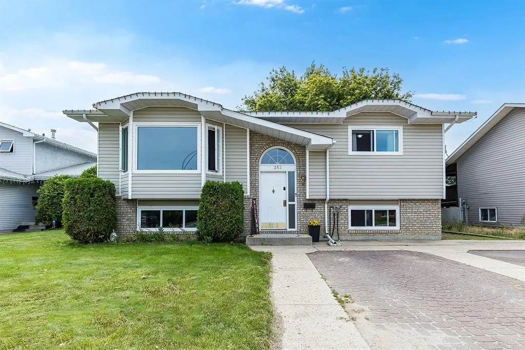 253 Sprague Way SE