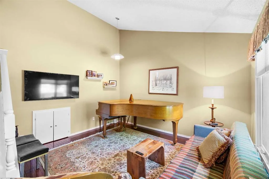 3843 Point Mckay Road NW