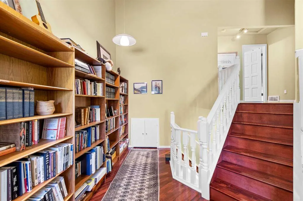 3843 Point Mckay Road NW