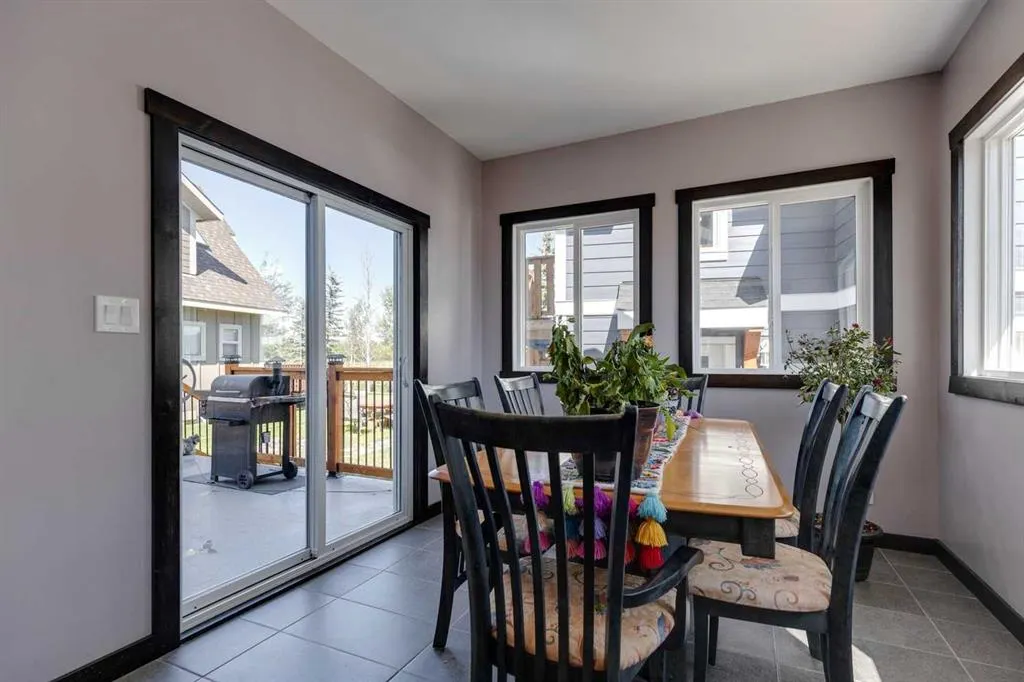 216 Cottageclub Crescent