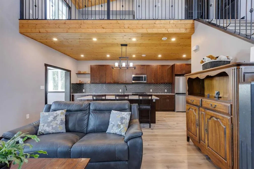 216 Cottageclub Crescent