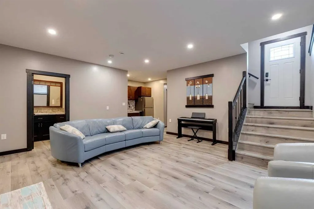 216 Cottageclub Crescent