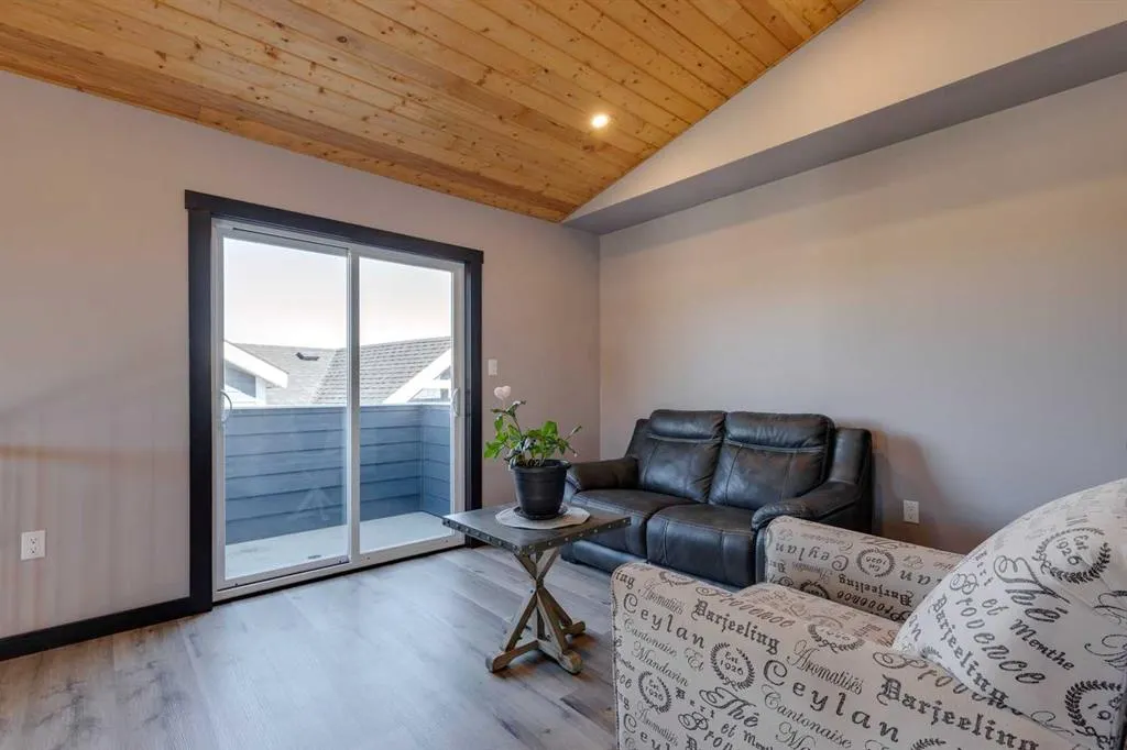 216 Cottageclub Crescent