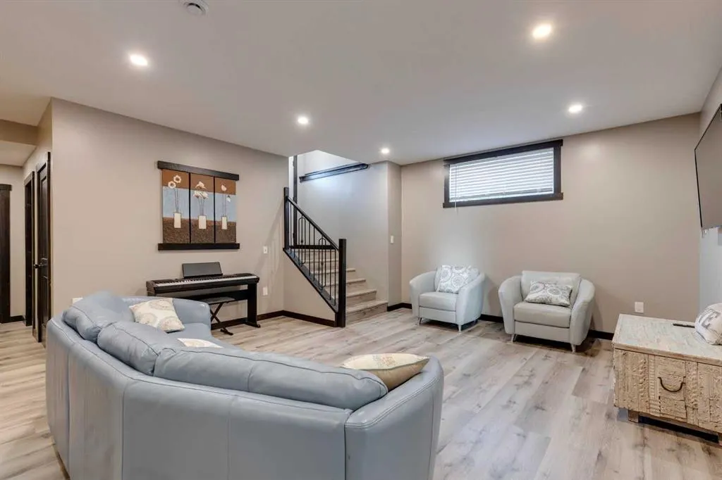 216 Cottageclub Crescent