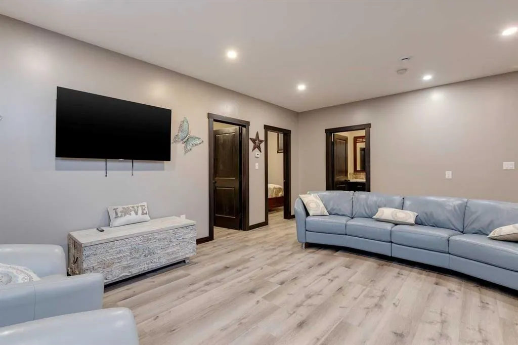 216 Cottageclub Crescent