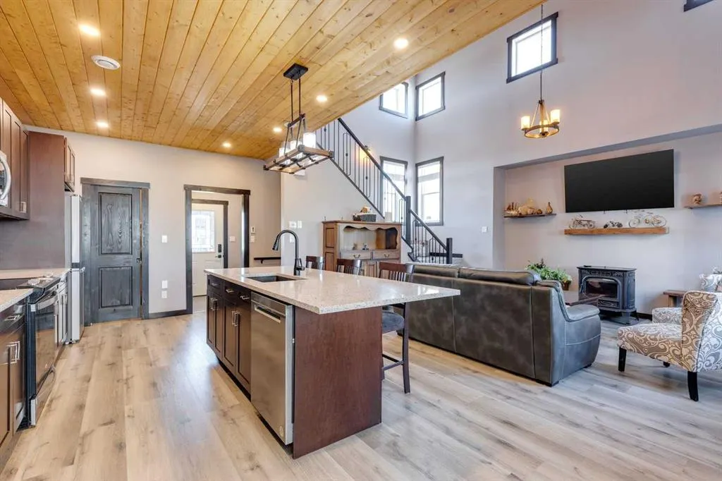 216 Cottageclub Crescent