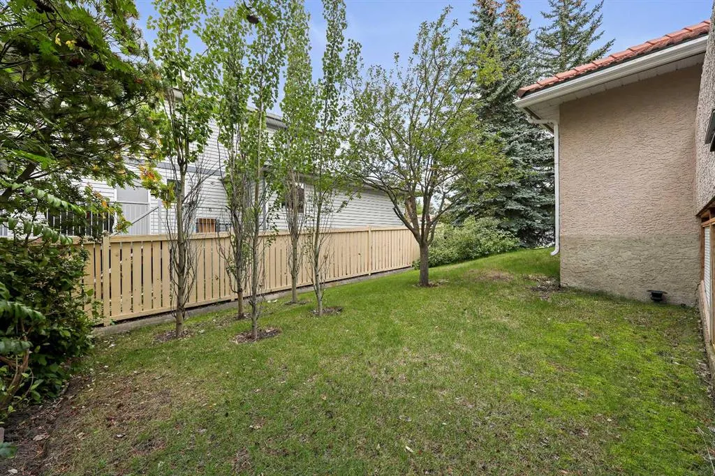 151 Hawkside Close NW
