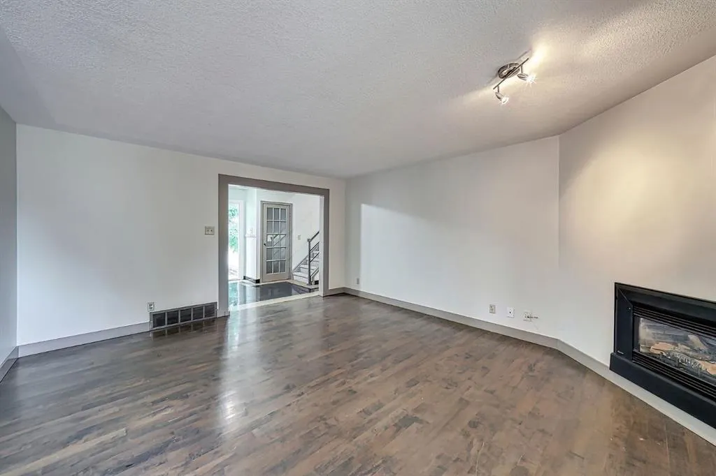11147 Southdale Road SW