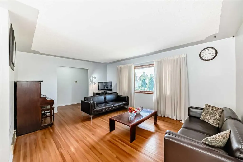 220 Cardiff Drive NW