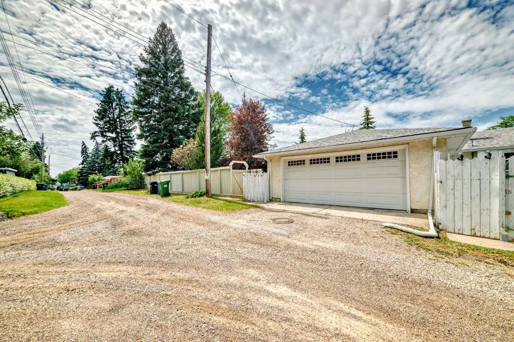 220 Cardiff Drive NW