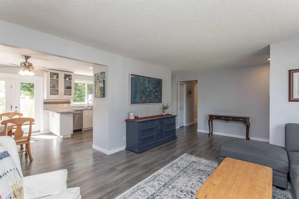 24 Sherwood Crescent