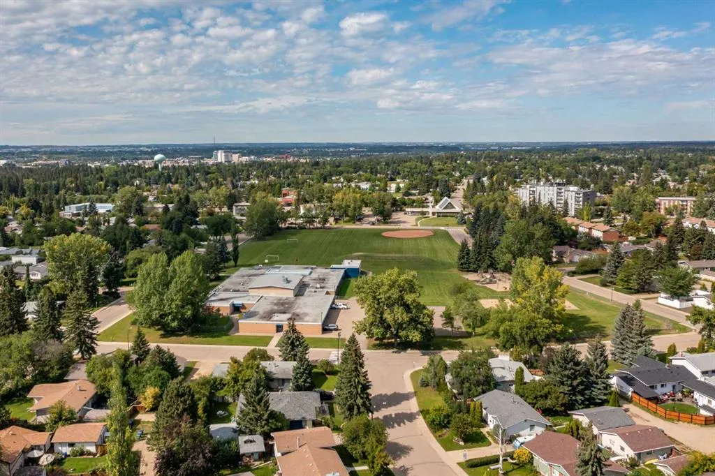 24 Sherwood Crescent