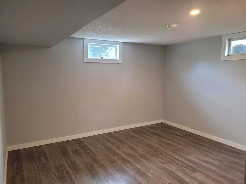 24 Sherwood Crescent