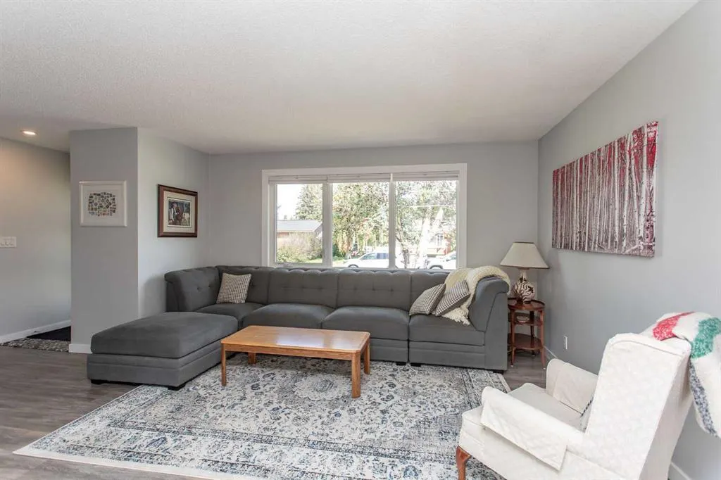 24 Sherwood Crescent
