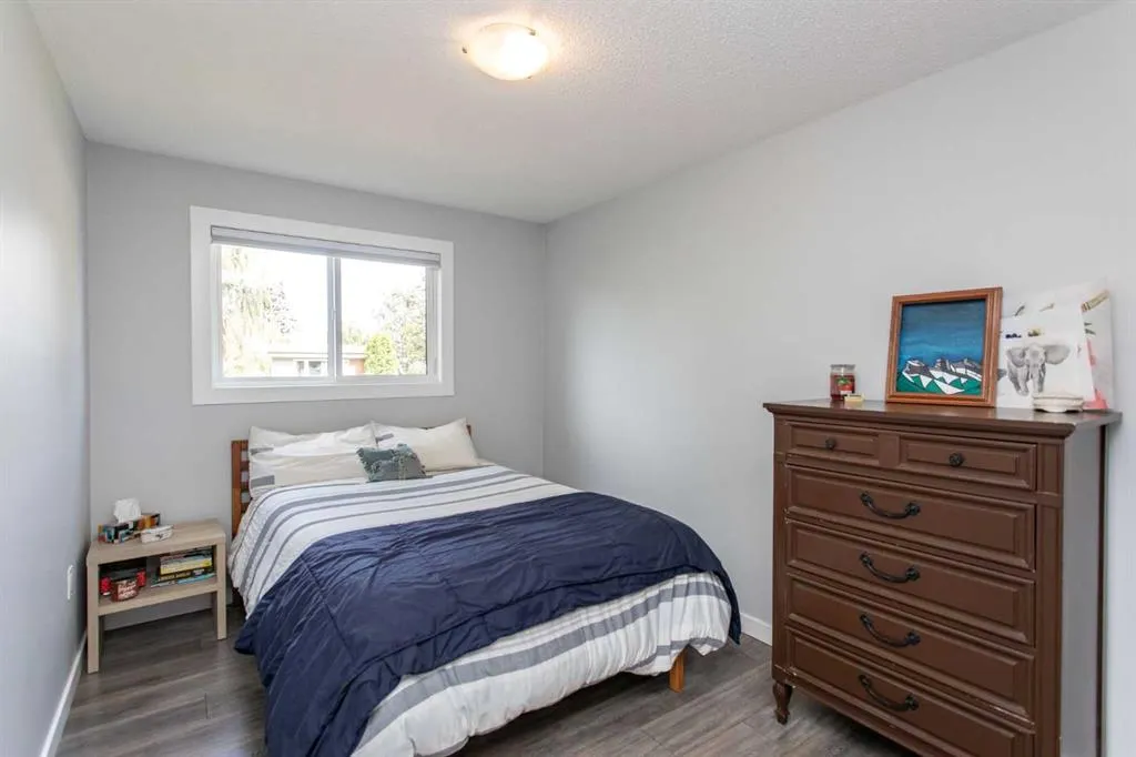 24 Sherwood Crescent