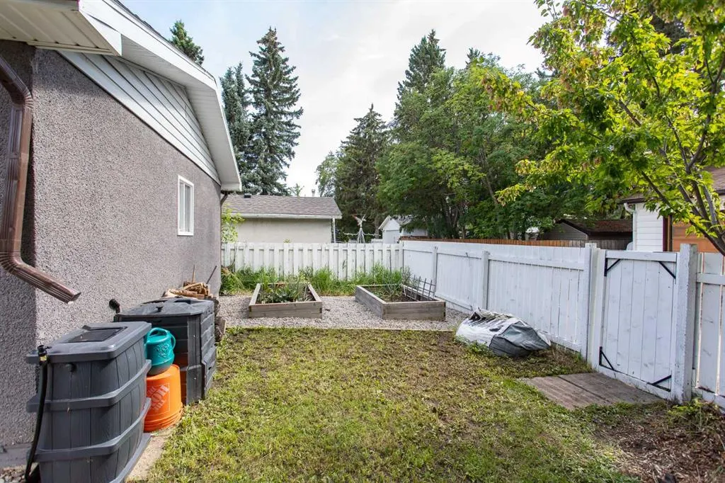 24 Sherwood Crescent