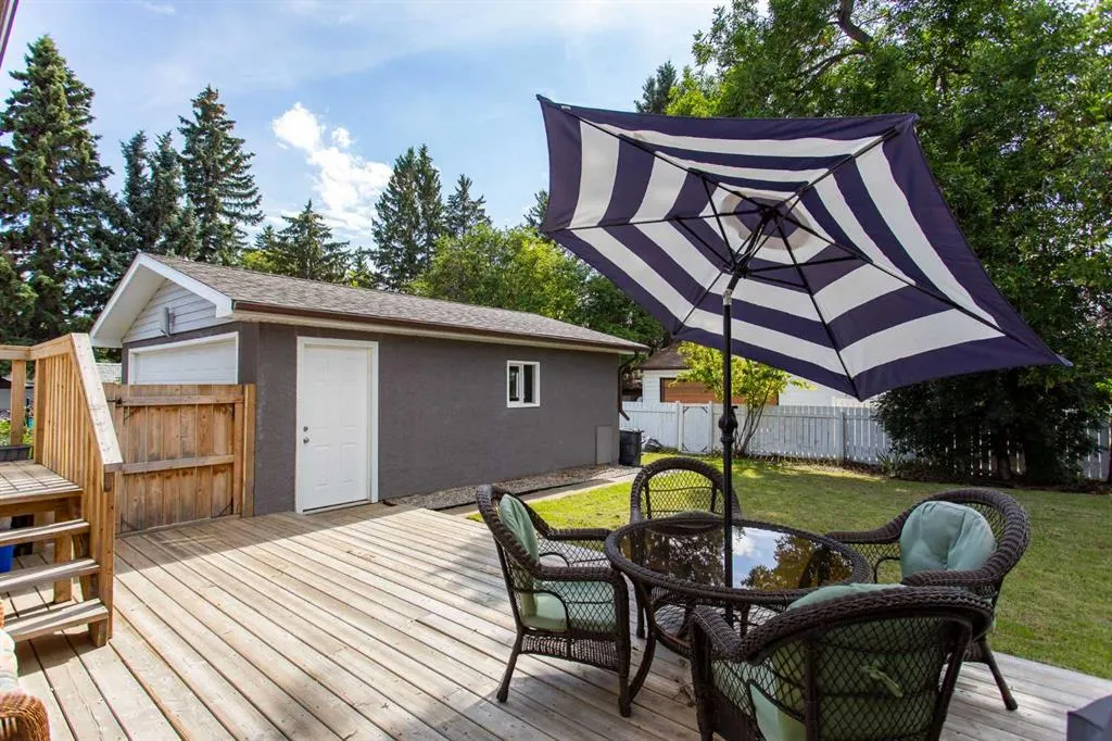 24 Sherwood Crescent