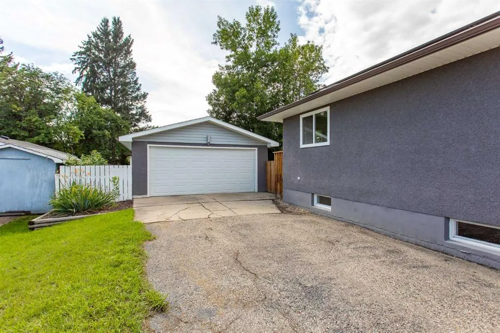 24 Sherwood Crescent
