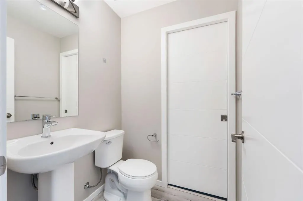 335 Redstone Walk NE, #203
