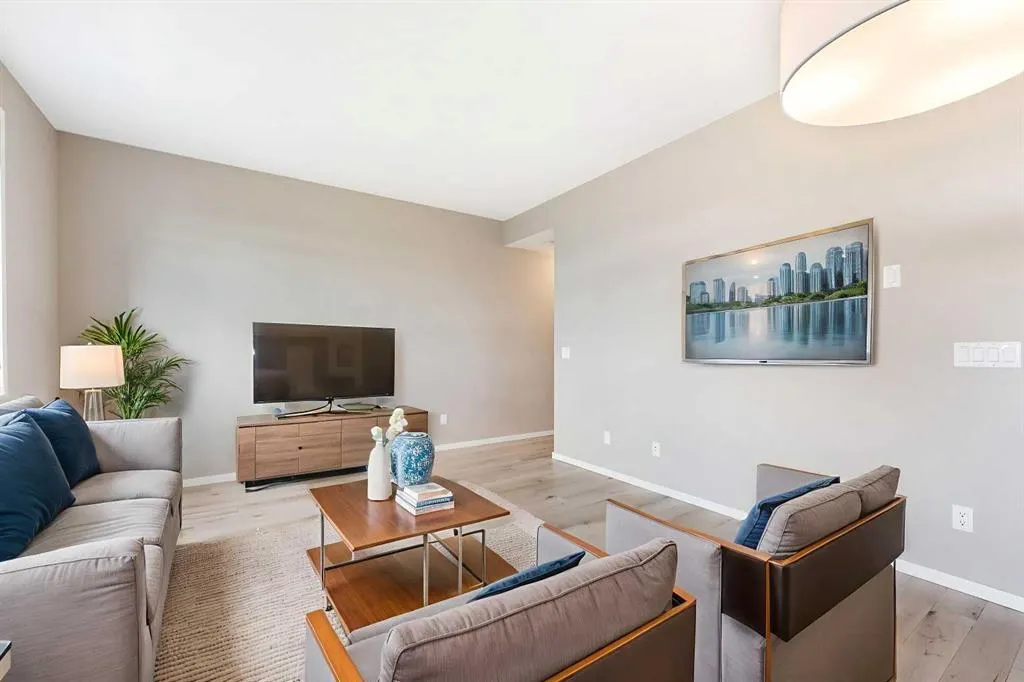 335 Redstone Walk NE, #203