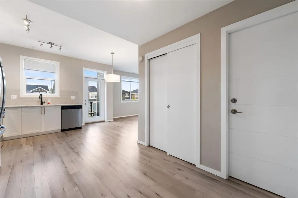 335 Redstone Walk NE, #203