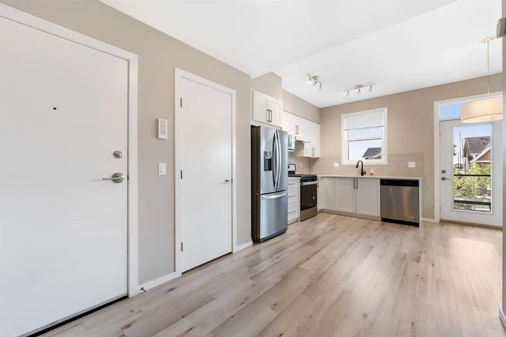 335 Redstone Walk NE, #203
