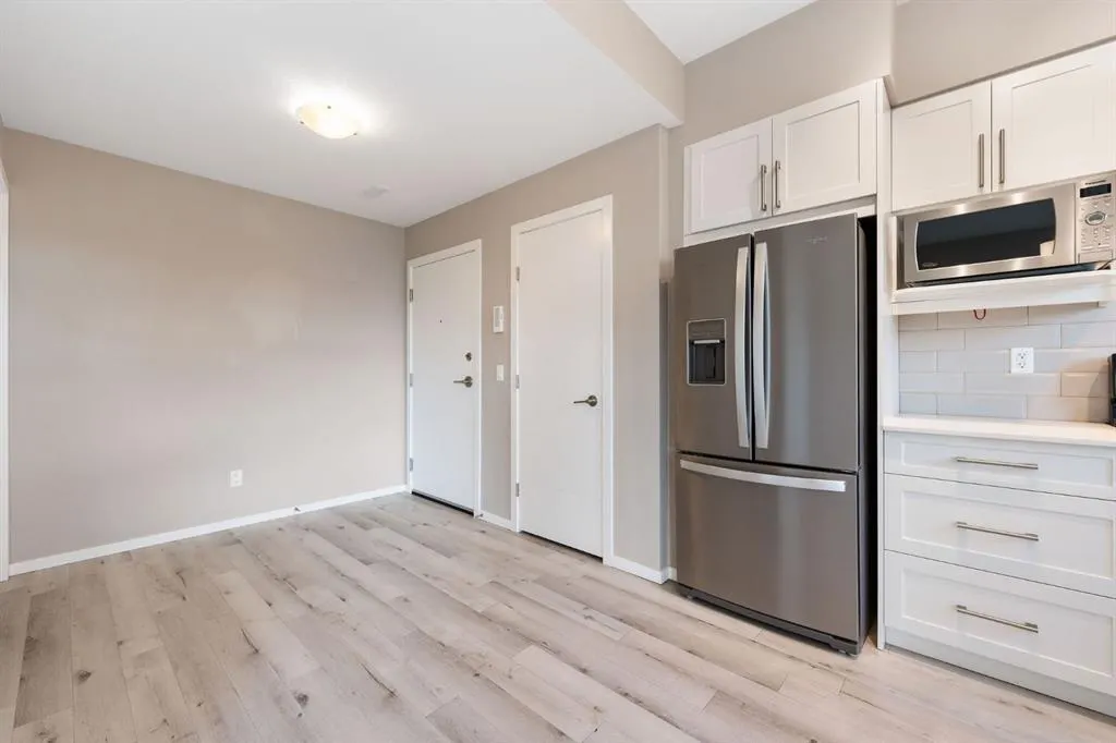 335 Redstone Walk NE, #203