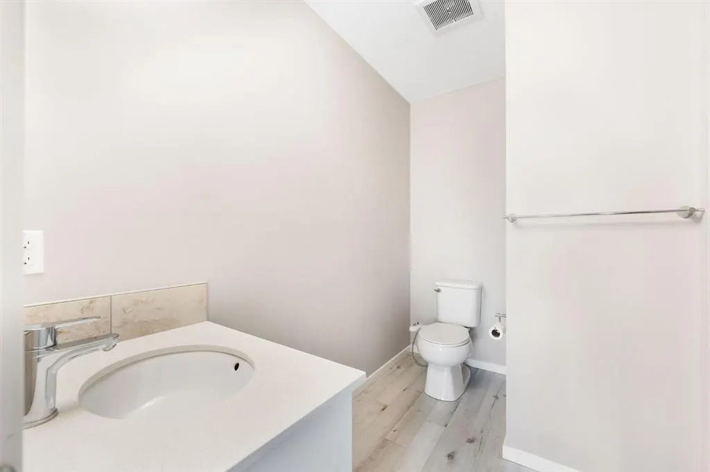 335 Redstone Walk NE, #203