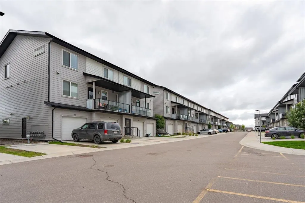 335 Redstone Walk NE, #203