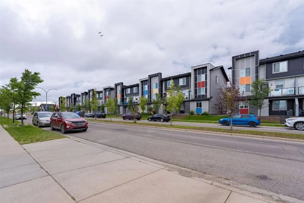 335 Redstone Walk NE, #203