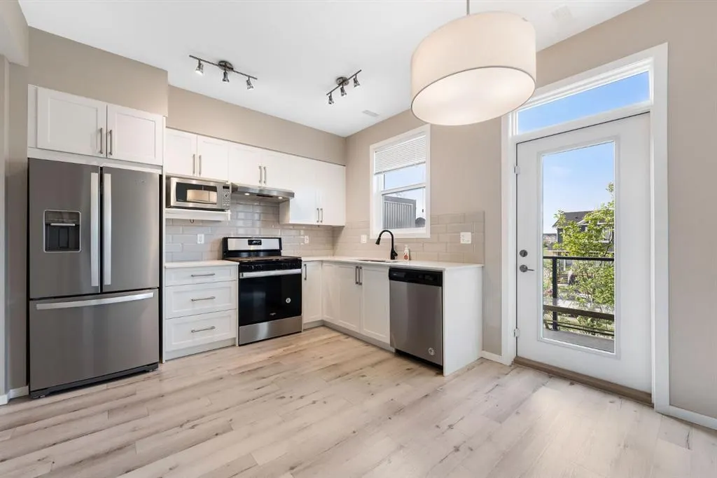 335 Redstone Walk NE, #203
