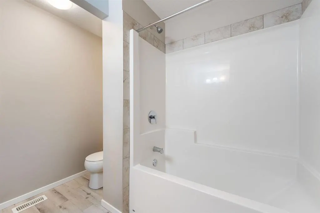 335 Redstone Walk NE, #203