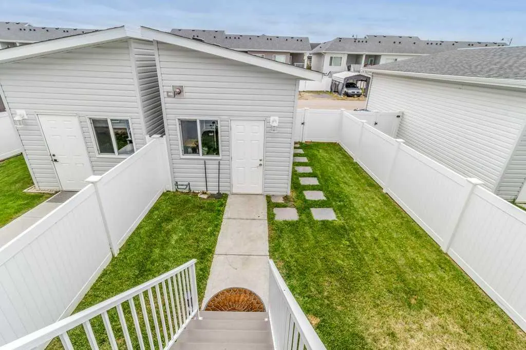 69 Ellington Crescent