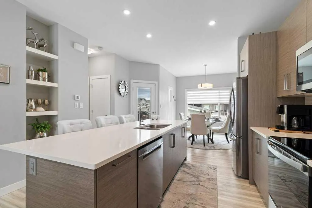 69 Ellington Crescent