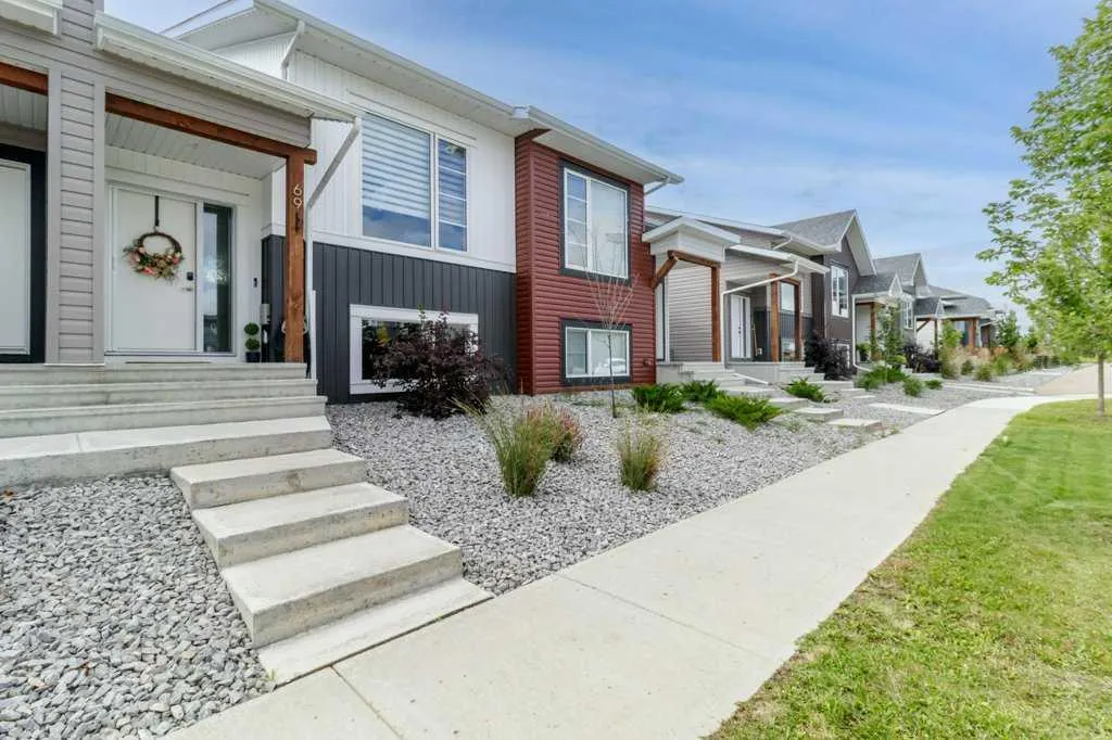 69 Ellington Crescent