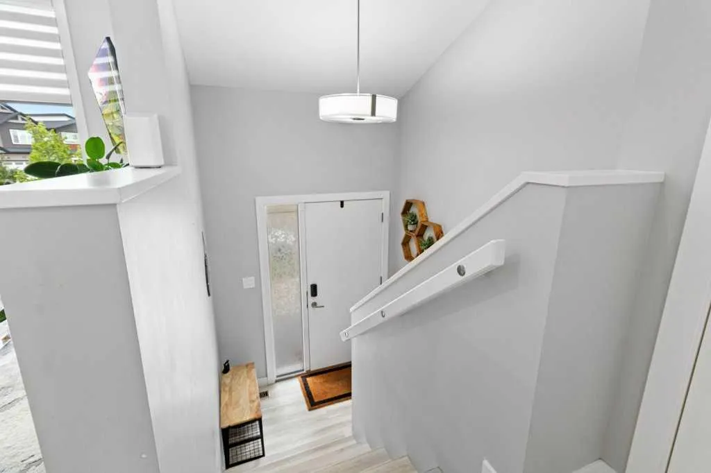 69 Ellington Crescent