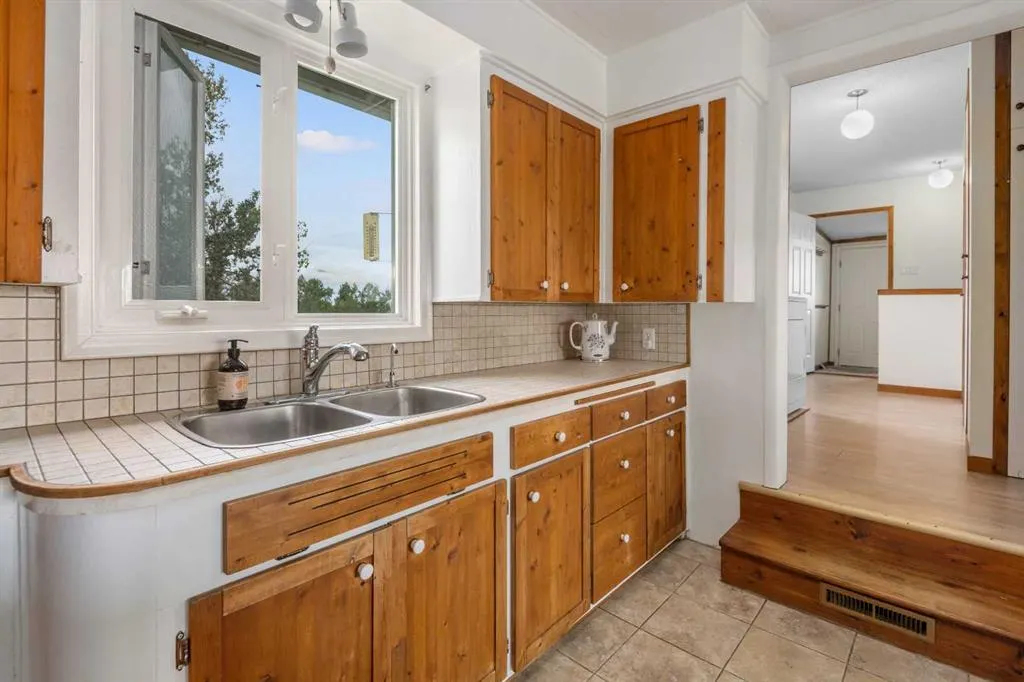 270180 Township Road 250