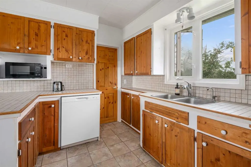 270180 Township Road 250