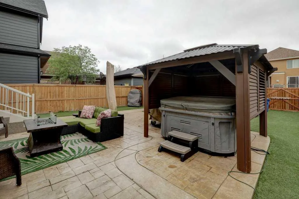 1138 Coopers Drive SW