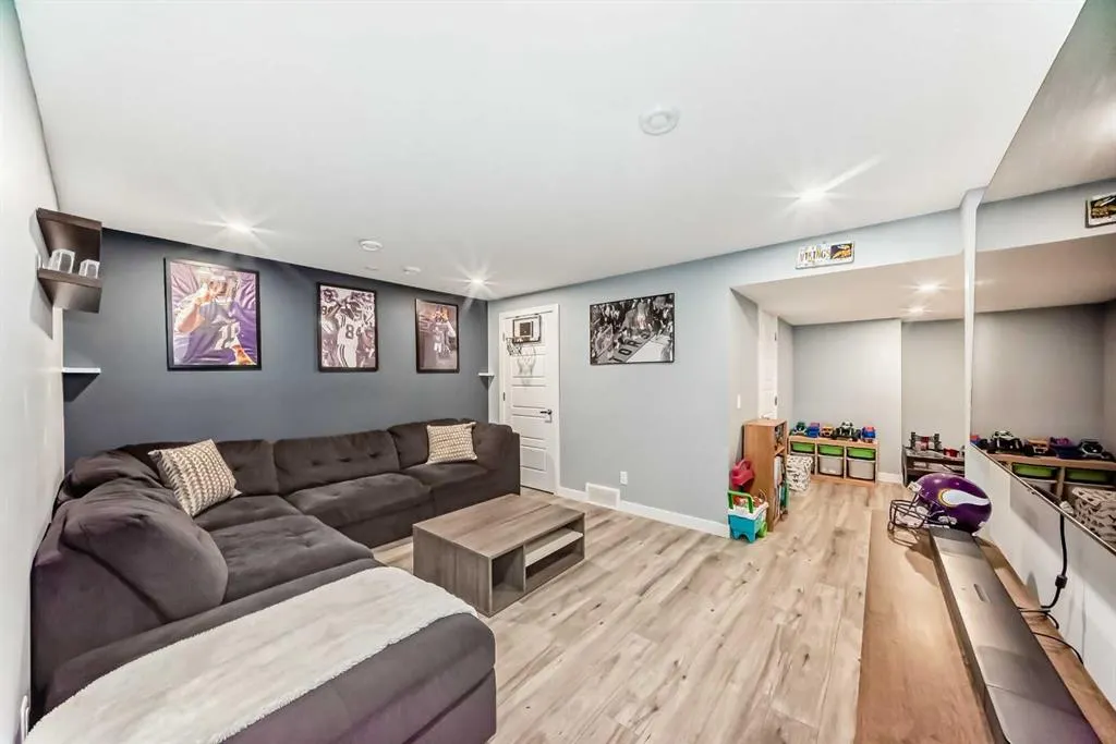 106 Kingfisher Crescent SE