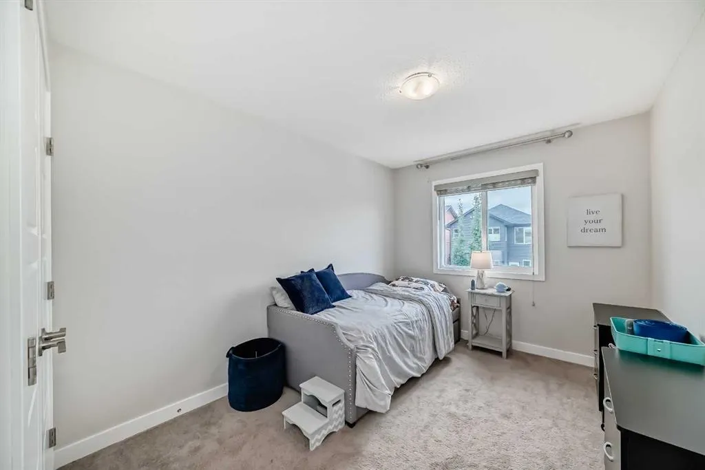106 Kingfisher Crescent SE