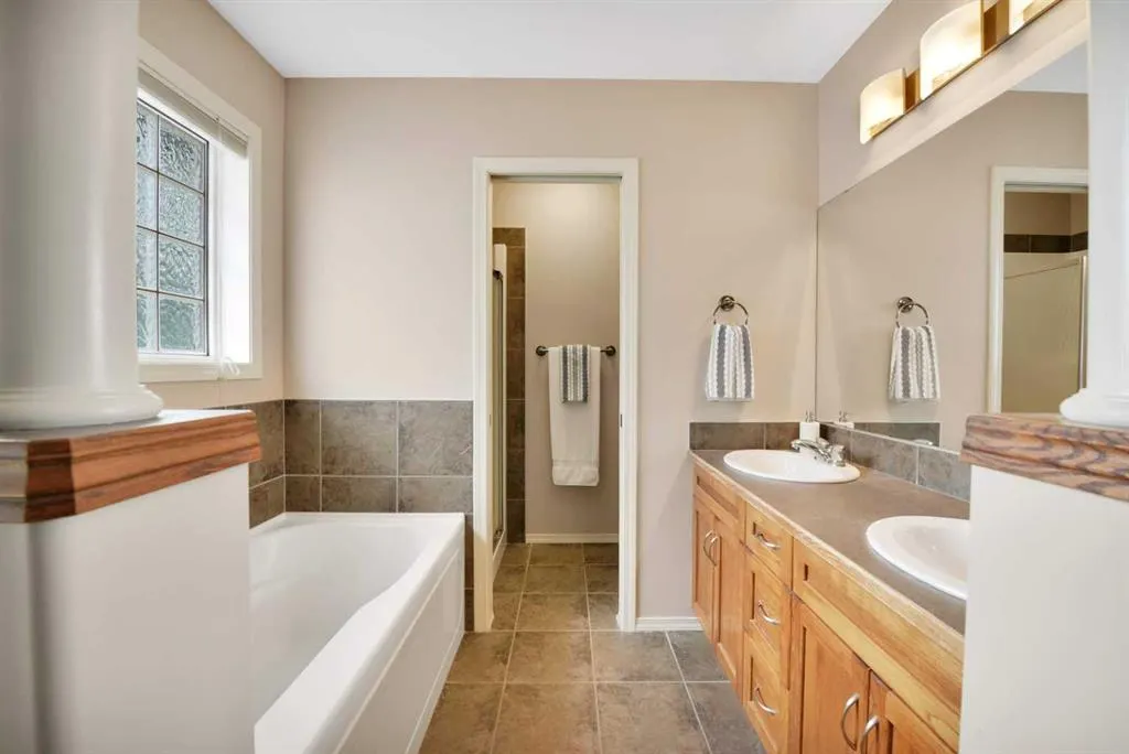 222 200 Ramage Close