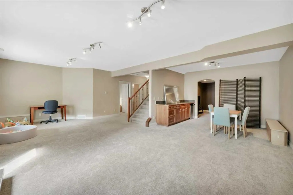 222 200 Ramage Close