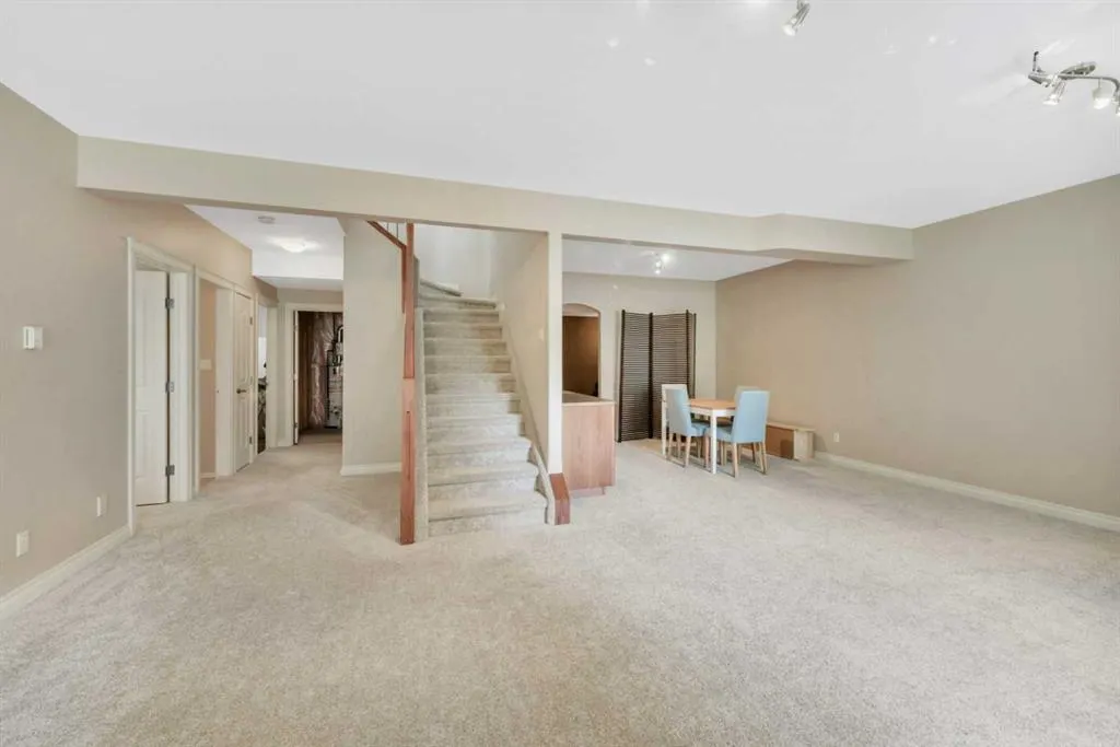 222 200 Ramage Close